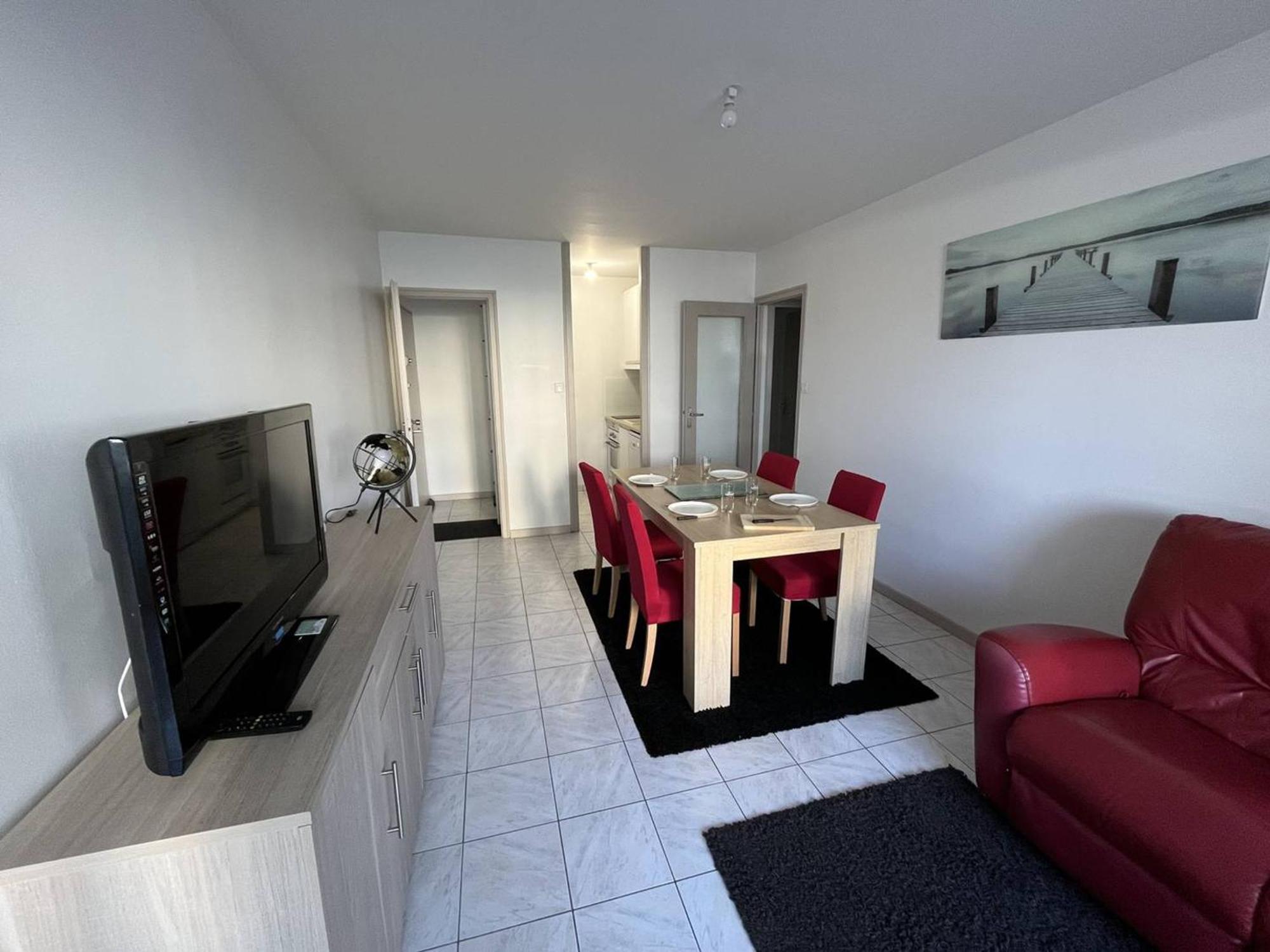 Appartement T3 Renove Avec Loggias, A Deux Pas De La Et Des Commerces, Parking Prive Inclus! - Fr-1-324a-64 *